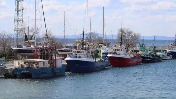 Traditionelle Fischerboote Entlang Der Küste Alten Nessebar Bulgarien — Stockvideo