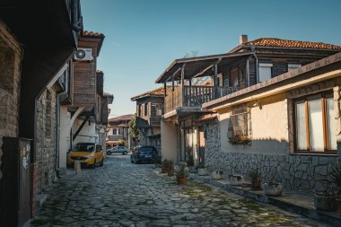 Nessebar eski kasaba manzarası, Nessebar 'daki eski taş ve ahşap evler, UNESCO Mirası sahası, Bulgaristan