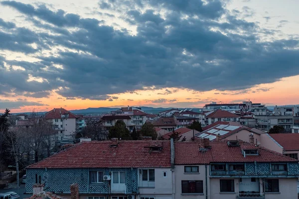 Atemberaubender Sonnenuntergang Über Nessebar Neue Stadt Ziegeldächer Und Alte Häuser — Stockfoto