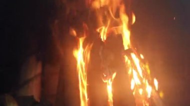 şöminede yanan Ateşi yakın çekim