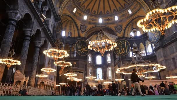 Interiérové Detaily Hagia Sofia Istanbul Turkey Lidé Navštěvující Muzeum Mešitu — Stock video