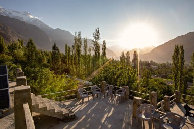 Kuzey Pakistan 'daki Hunza vadisinde geleneksel şık dağ oteli