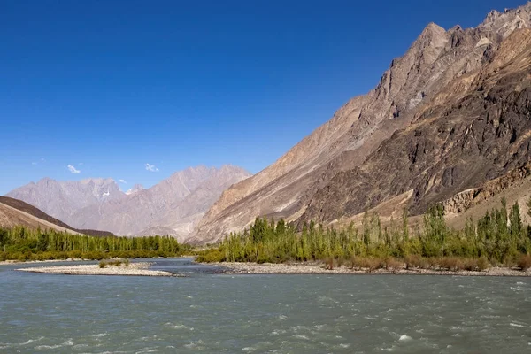 Rzeka Krajobraz Górski Północnym Pakistanie Gilgit Baltistan Karakoram Autostrada Pakistan — Zdjęcie stockowe