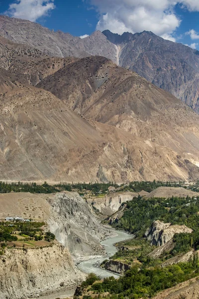 巴基斯坦吉尔吉特巴尔蒂斯坦卡拉科兰公路沿线亨萨山谷的美丽风景 — 图库照片