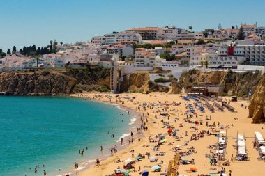 Albufeira plajı hava manzarası (Praia do Peneco), Güney Portekiz