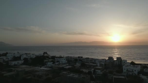 美丽的日出无人机视频飞越了埃及西奈山的Dahab — 图库视频影像
