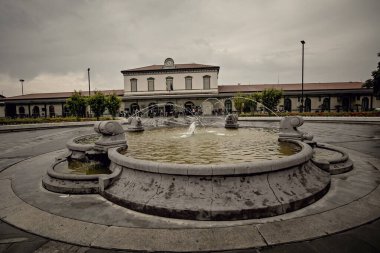 Bergamo tren istasyonu İtalya manzaralı