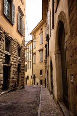 Bergamo 'nun tarihi merkezi, üst kasaba geleneksel evleri İtalya