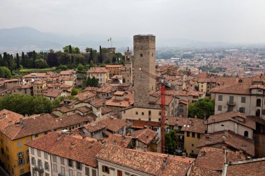 İtalya 'nın Bergamo kentindeki Citta Alta (Yukarı kasaba) hava manzarası