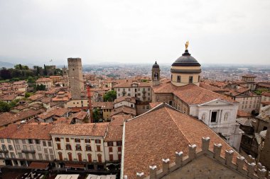 İtalya 'nın Bergamo kentindeki Citta Alta (Yukarı kasaba) hava manzarası
