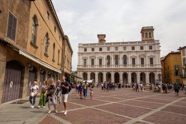 Piazza Vecchia eski şehirde, Bergamo