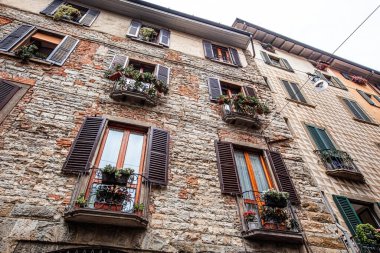 Bergamo Tarih Merkezi 'nin mimarisi, İtalya' nın kuzeyindeki geleneksel İtalyan evi Bergamo İtalya