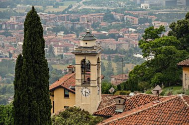 İtalya 'nın Bergamo kentindeki Citta Alta (Yukarı kasaba) hava manzarası