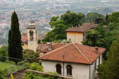 Bergamo Tarih Merkezi 'nin mimarisi, İtalya' nın kuzeyindeki geleneksel İtalyan evi Bergamo İtalya