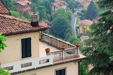 Bergamo Tarih Merkezi 'nin mimarisi, İtalya' nın kuzeyindeki geleneksel İtalyan evi Bergamo İtalya