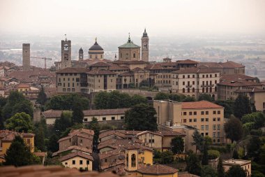 İtalya 'nın Bergamo kentindeki Citta Alta (Yukarı kasaba) hava manzarası