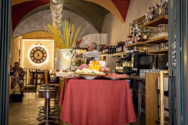 이탈리아의 베르가모의 전통적 커피숍 카페테리아 — 스톡 사진