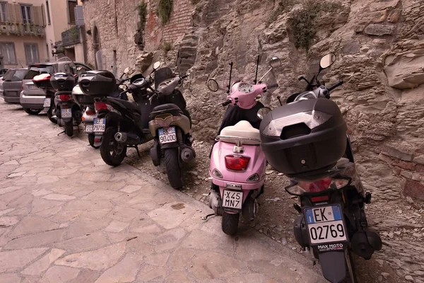 Reihe Von Geparkten Motorrädern Der Innenstadt Von Bergamo — Stockfoto