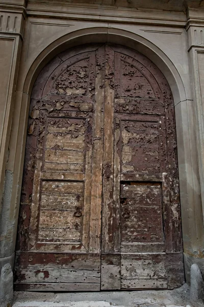 Старая Деревянная Дверь Историческом Городе Италии — стоковое фото