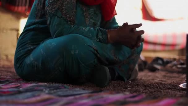 Bedevi Kadın Bedevi Köyünde Çay Pişiriyor Mısır — Stok video