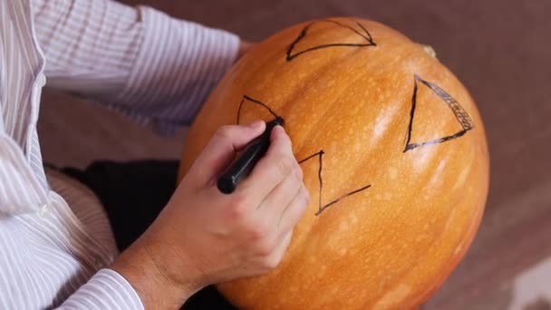 Ember Így Halloween Tök Ijesztő Arc Faragás — Stock videók