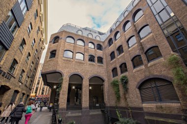 Londra, İngiltere 'de Katedral Caddesi' ndeki saray binası.