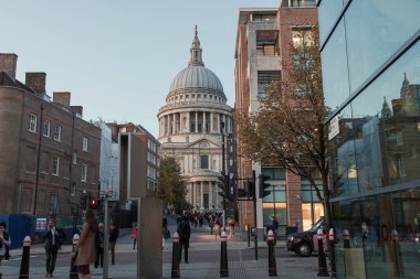 St. Paul Katedrali 'nin sokak manzarası Büyük Britanya