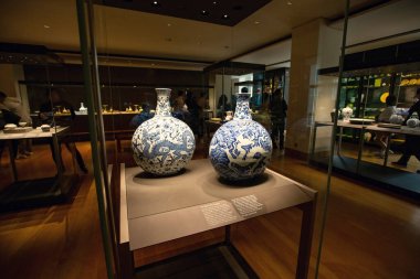 Müzede sergilenen Çin seramikleri