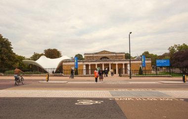 Londra 'daki Serpentine Sackler Galerisi