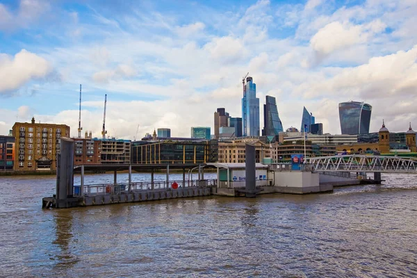 Boot Rivier Pier Theems London Groot Brittannië — Stockfoto