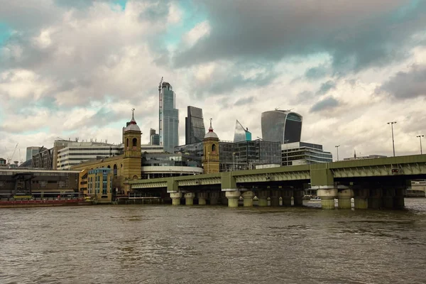 Железнодорожный Мост Через Реку Кэннон Затопило Лондоне — стоковое фото