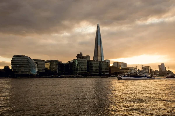 日落时的伦敦天际线 该碎片也被称为玻璃碎片 碎片伦敦大桥 — 图库照片