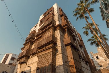 Jeddah kenti El Balad 'ın geleneksel mimarisi tahta pencereli ve balkonlu evleri Jeddah Suudi Arabistan' daki Unesco Heritage sitesi