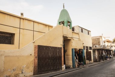 Eski Jeddah Suudi Arabistan 'da yeşil kubbeli eski bir cami.