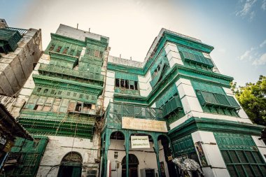 Jeddah kenti El Balad 'ın geleneksel mimarisi tahta pencereli ve balkonlu evleri Jeddah Suudi Arabistan' daki Unesco Heritage sitesi
