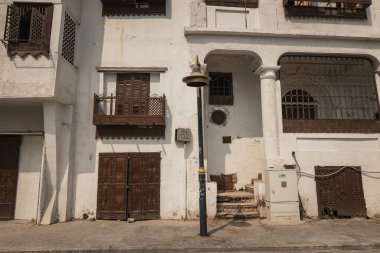 Jeddah kenti El Balad 'ın geleneksel mimarisi tahta pencereli ve balkonlu evleri Jeddah Suudi Arabistan' daki Unesco Heritage sitesi