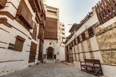 Jeddah kenti El Balad 'ın geleneksel mimarisi tahta pencereli ve balkonlu evleri Jeddah Suudi Arabistan' daki Unesco Heritage sitesi