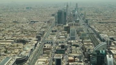 Riyad 'ın şehir merkezinden gökyüzü köprüsü Suudi Arabistan' ın hava görüntüsü.