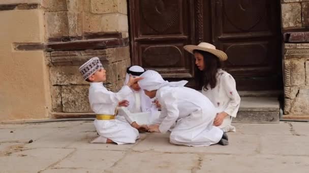 Saudi Arabian Kids Playing House Jeddah Old Town Saudi Srabia — Stock Video