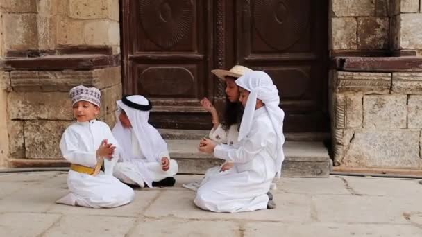 Saoedi Arabische Kinderen Spelen Buiten Het Huis Jeddah Oude Stad — Stockvideo