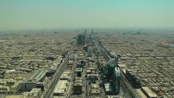 Pemandangan Udara Riyadh Pusat Kota Dari Kingdom Center Sky Bridge — Stok Video