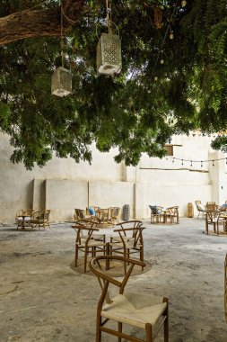 Jeddah 'daki en büyük ağacın gölgesindeki otantik kafe Suudi Arabistan