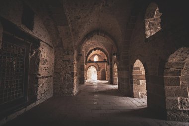 Mısır, İskenderiye 'deki Akdeniz kıyısında Kadife Kalesi' nin mimari detayları