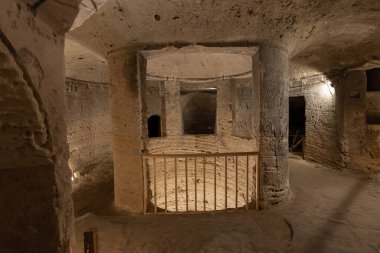 Kom el Shoqafa İskenderiye 'nin antik yeraltı mezarlarının içerisinden.