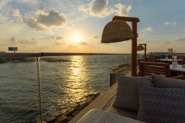 İskenderiye 'de bulutlu muhteşem gün batımı gökyüzü