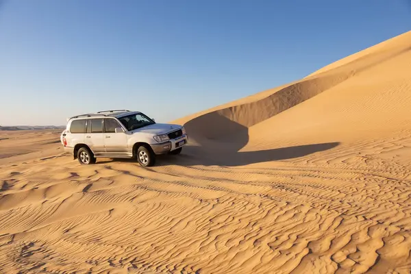 Stock image Jeep car in Sahara desert, White desert of Egypt (Farafra).