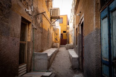 Nübyeli köyün geleneksel evi Aswan Mısır 'daki renkli eski ev