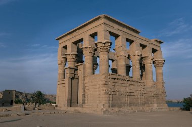 Trajan 'ın Yukarı Mısır' daki Büfe Tapınağı