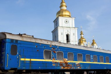 Ukrayna 'daki tam ölçekli savaş sırasında tahliye treni tahrip edildi.