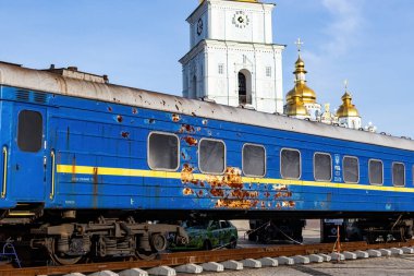 Ukrayna 'daki tam ölçekli savaş sırasında tahliye treni tahrip edildi.